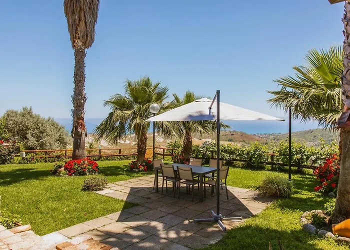 בית נופש Calami - Romeo - Private With Pool, Seaview & Olive Grove